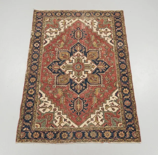 Tapis turc de Ghiordes, tapis de prière à mihrab et bordures ornées