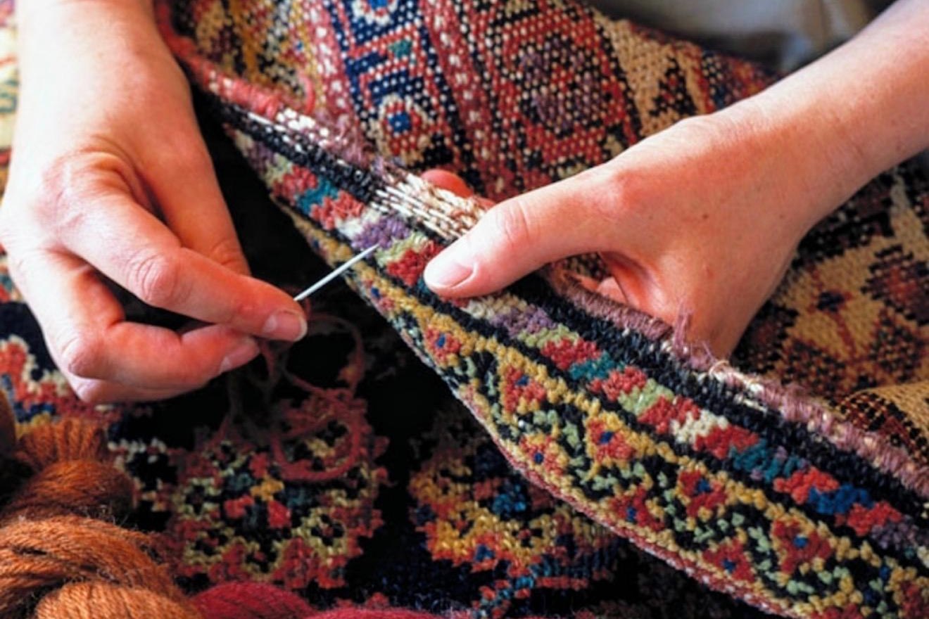 Comment réparer les bordures de mon tapis : conseils et solutions professionnelles