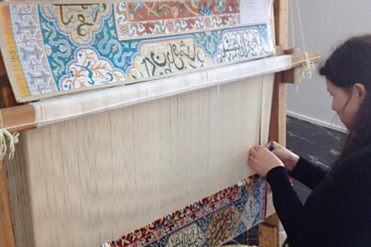 Différence entre tapis industriel et artisanal : comment choisir pour votre intérieur